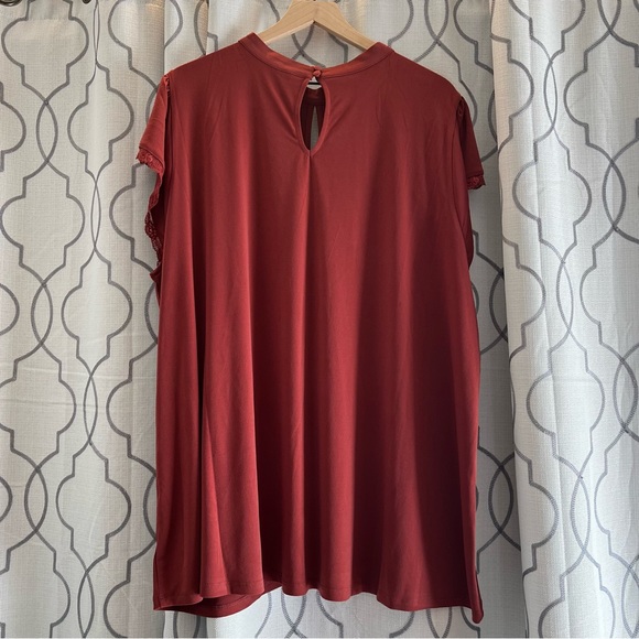 Torrid Studio Crepe Jersey Mock Neck Lace Pieced Keyhole Top Size 4 - Picture 7 of 13